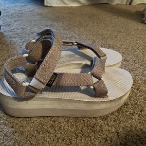 Platform Tevas